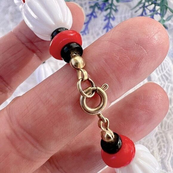 Vintage White Black Red Acrylic Bead Necklace - Picture 7 of 9